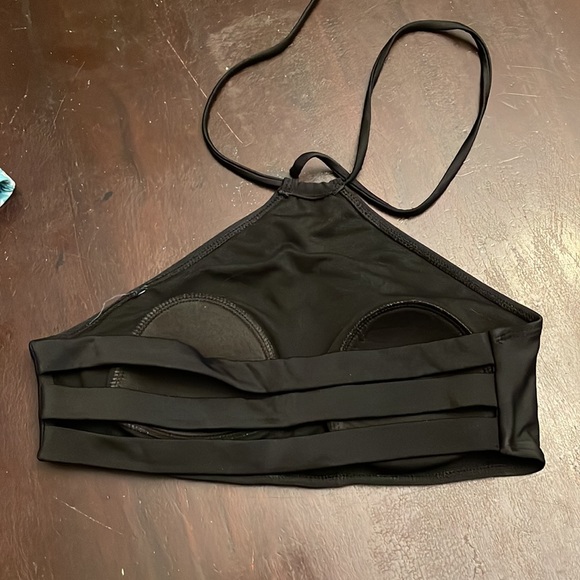 Bundle of 2 Bikini Tops - Picture 3 of 6